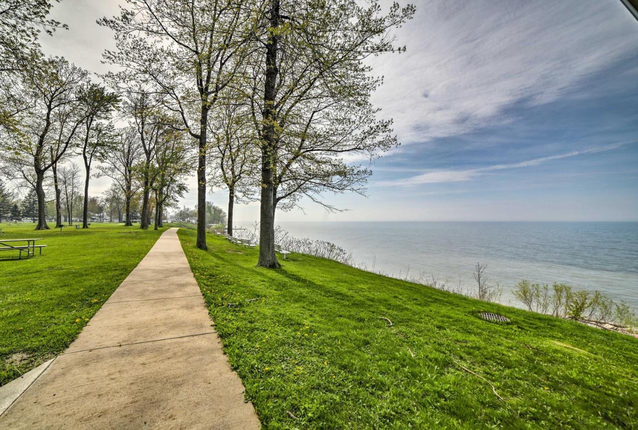 Geneva-On-The-Lake Cottage With Patio Walk To Shore Exterior foto